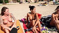 Entrevista em topless com peitos grandes falsos de três dançarinas espanholas sensuais