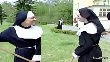 Une nonne défoncée secrètement par l'artisan