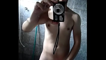 Boy dotado de Londrina masturbando no banheiro
