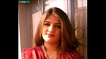 新しいパキスタンのグジラートの女の子がガンドと悪い話をする