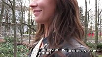 Nena amateur francesa parpadeando por dinero en efectivo