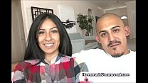 Heiße Latino-Pärchen beim Ficken auf der Couch