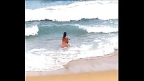 espionnage sur la plage nudiste