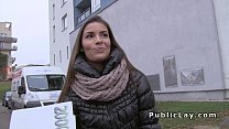 Сексуальная европейская блондинка трахается на улице в любительском видео