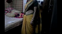 Desi tamil Casou com tia expondo umbigo em saree com áudio