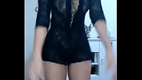 Latina stripteasse in the webcam dancing