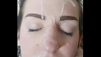 Teen Freundin nimmt Gesichtsbehandlung