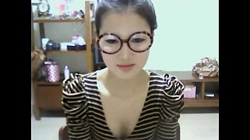 Süßes koreanisches Mädchen zeigt sich vor der Webcam - Niktsieniedowie.pl