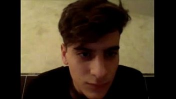 Garoto gay italiano de 19 anos em Vicenzo mostrando na câmera 1