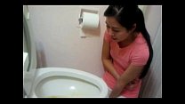Malade filles vomissant vomissement vomir et vomir