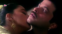 Anil-Kapoor-Madhuri-Kissing-Beta --- Romtische Szene