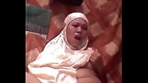 La ragazza hijabi si masturba su webcam live streaming su twitter @ sexyhijaber69