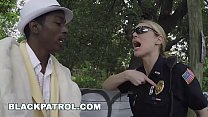 BLACKPATROL - Policías hacen a un chulo un ho (xb15820)