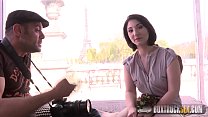 A gostosa Mylene Johnson faz sexo em público hardcore em Paris