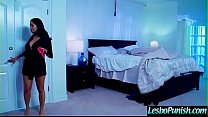 Lez Hot Girl (Adriana Chechik y Ava Addams) obtener sexo castigado con juguetes por Mean Lesbo mov-02