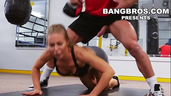 BANGBROS - Крошке с большими сиськами Николь Энистон тренируют свою киску в тренажерном зале
