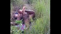 黒人は茂みの中で激しく犯された。 bongohotcams.blogspot.comで詳細をご覧ください