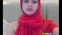 Arab Babe In Hijab si masturba
