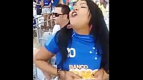 Novinha Mostrando o Peitinho na Torcida do Cruzeiro | MegaNovinhas.com