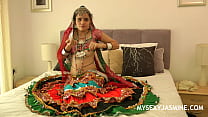 Gujarati Indian College Babe Jasmine Mathur Garba Danza