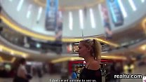 Flawless chérie tchèque est taquiné dans le centre commercial et pénétré dans pov