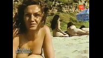 Marisela Santibañez nue à la plage nudiste