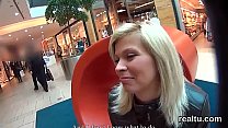 Гламурную чешскую тинку соблазнили в торговом центре и трахнули в видео от первого лица