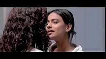 Nia Sharma sexo lésbico