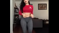 Como ela se move dançando muito sexy