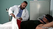 Médico latino ataca novamente