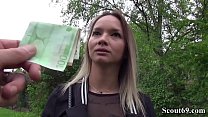 Scout tedesco - La giovane donna tatuata magra Monika viene scopata