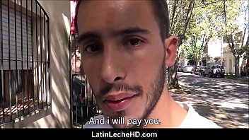 Amatör raka Latino övertalas av pengar att knulla Gay filmaren POV