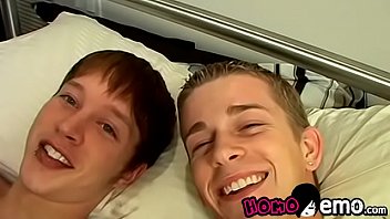 Due simpatici ragazzi gay emo hanno il sesso anale hardcore fino a quando non si sborrano