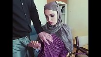 Arabische Cutie Zoe saugt Dick von Fremden für Geld