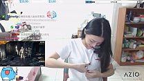 Twitch streamer japonês exibindo seios de forma perfeita de uma forma emocionante