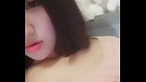 Китайская тинка трогает свое сексуальное тело - WatchHerNow.com