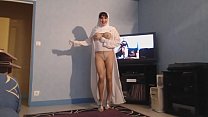 Veiled Arab zeigt ihre Titten beim Tanzen