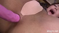 Sem censura! Sem mosaico! Garota japonesa gostosa fica com o rabo recheado com um vibrador! Orgasmo anal! (# 3 Parte 3) (atogm.net)