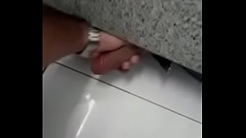 Jacking the guy in the bathroom at Shopping Três Américas - Cuiabá, MT