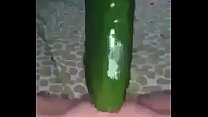 Masturbazione calda con cetriolo