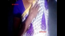 indische sexy Frau liebt es, ihre Muschi zu lecken