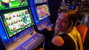 Dopo aver vinto $ 1,700 nel casinò di Las Vegas !!! Mi sono emozionato e ho dato allo sconosciuto senza preservativo !! Butt Paty, El Toro De Oro