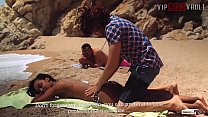 VIP SEX VAULT - Как подойти к девушке на пляже и трахнуть ее (Ное Милк и Антонио Росс)