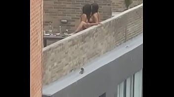 Лесбиянки на крыше