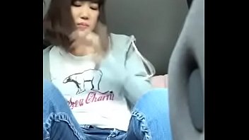 The girl pee her jeans in the car