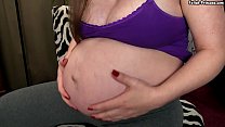 Голодная беременная красотка глотает и поедает тебя целиком, беременная, извращенная Kristi, фетиш с пищеварением