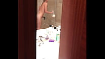 Film perversi ragazza bionda durante l'orgasmo nella doccia dell'hotel