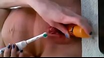 Беременная женщина мастурбирует и испытывает пульсирующий оргазм