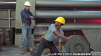 ClubInfernoDungeon - Trabajador de la construcción negro paga sus cuotas
