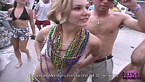 Festa sexy dos barmen da Flórida e flash em biquínis minúsculos